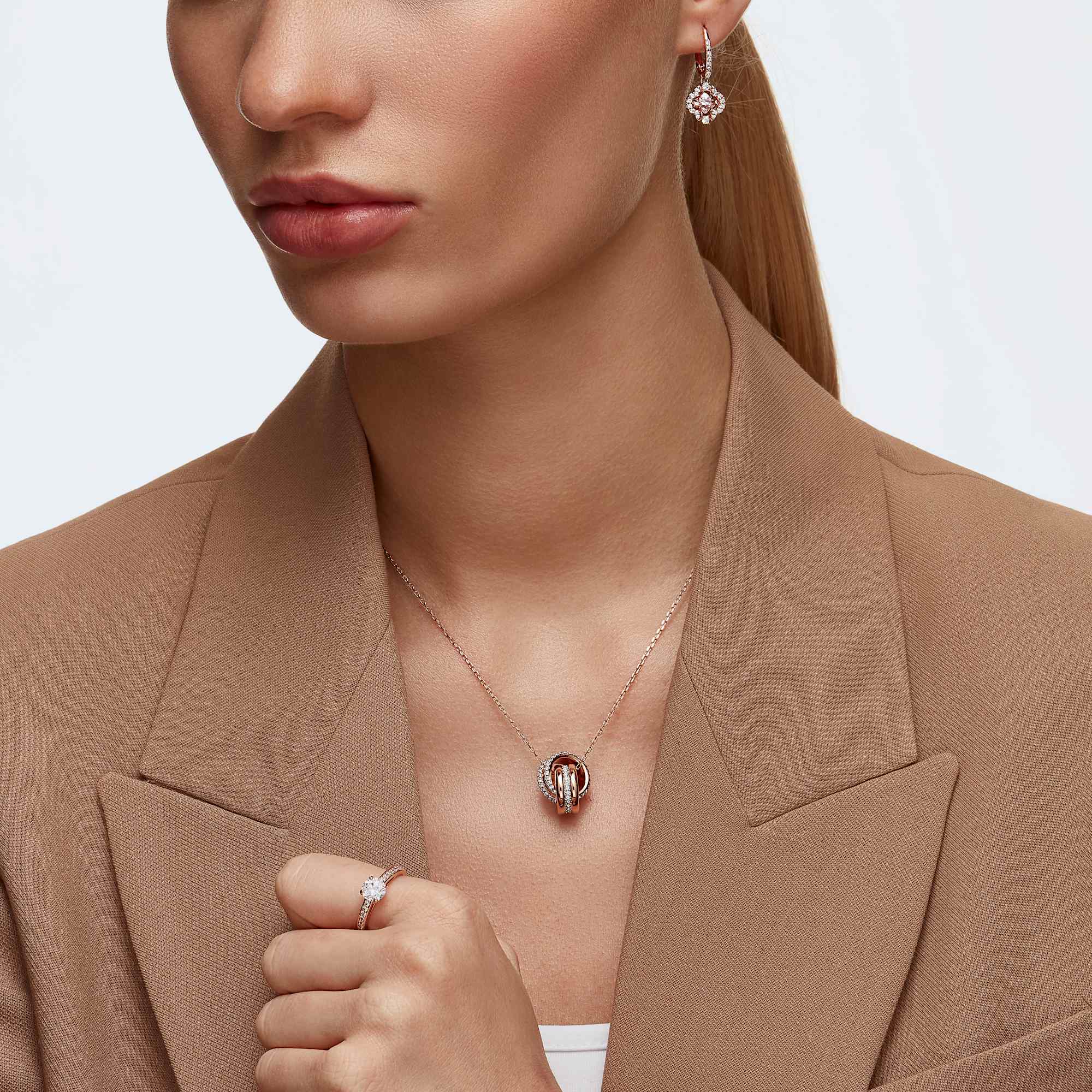 עגילי Sparkling Dc רוז גולד מבריק SWAROVSKI