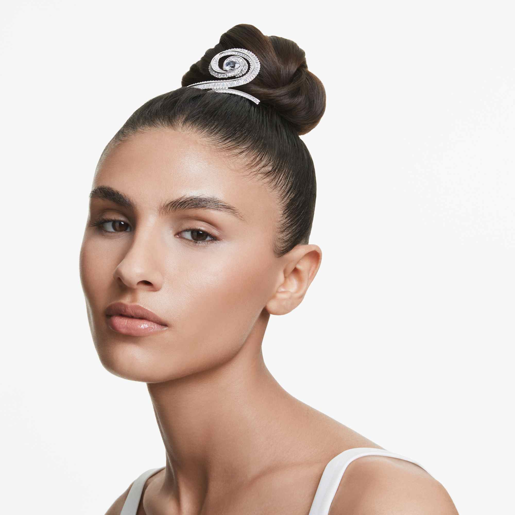 סיכות SS25 Capsule בציפוי רודיום מבריק SWAROVSKI