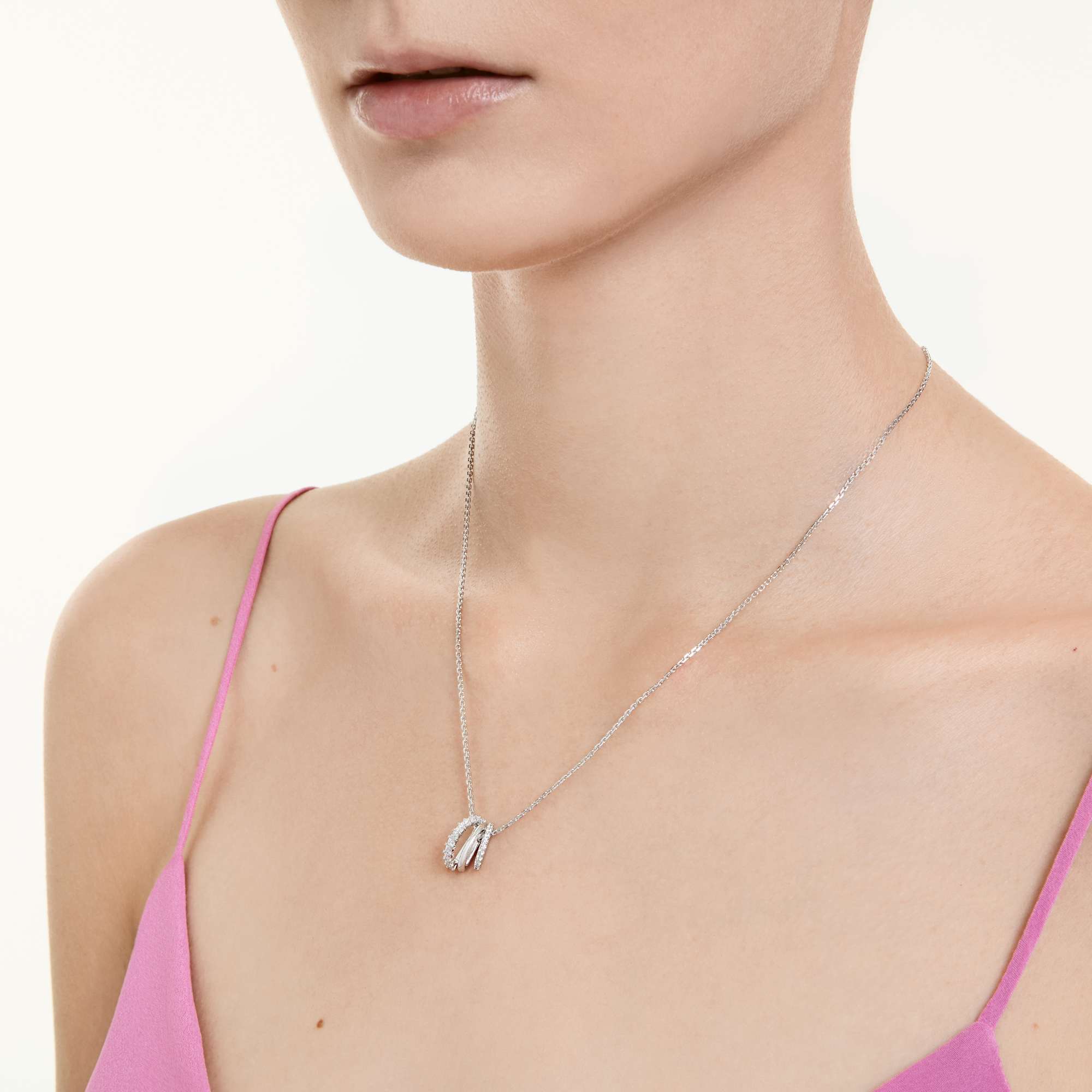 היפרבולה שרשרת חיתוכים עגולים בשיבוץ פאווה ציפוי לבן