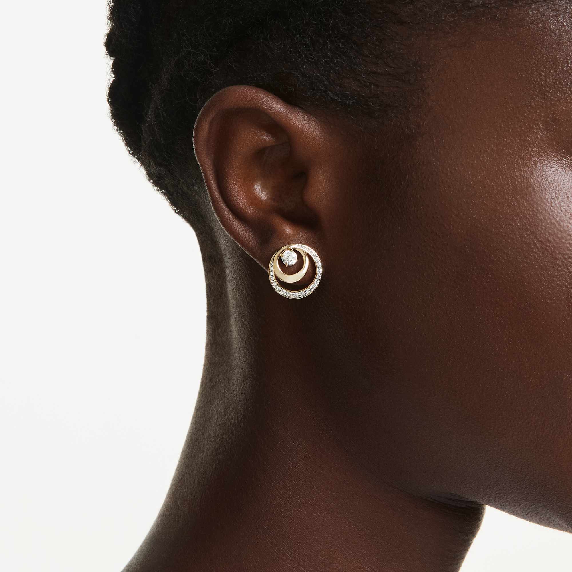 עגילים צמודים היפרבולה בציפוי זהב