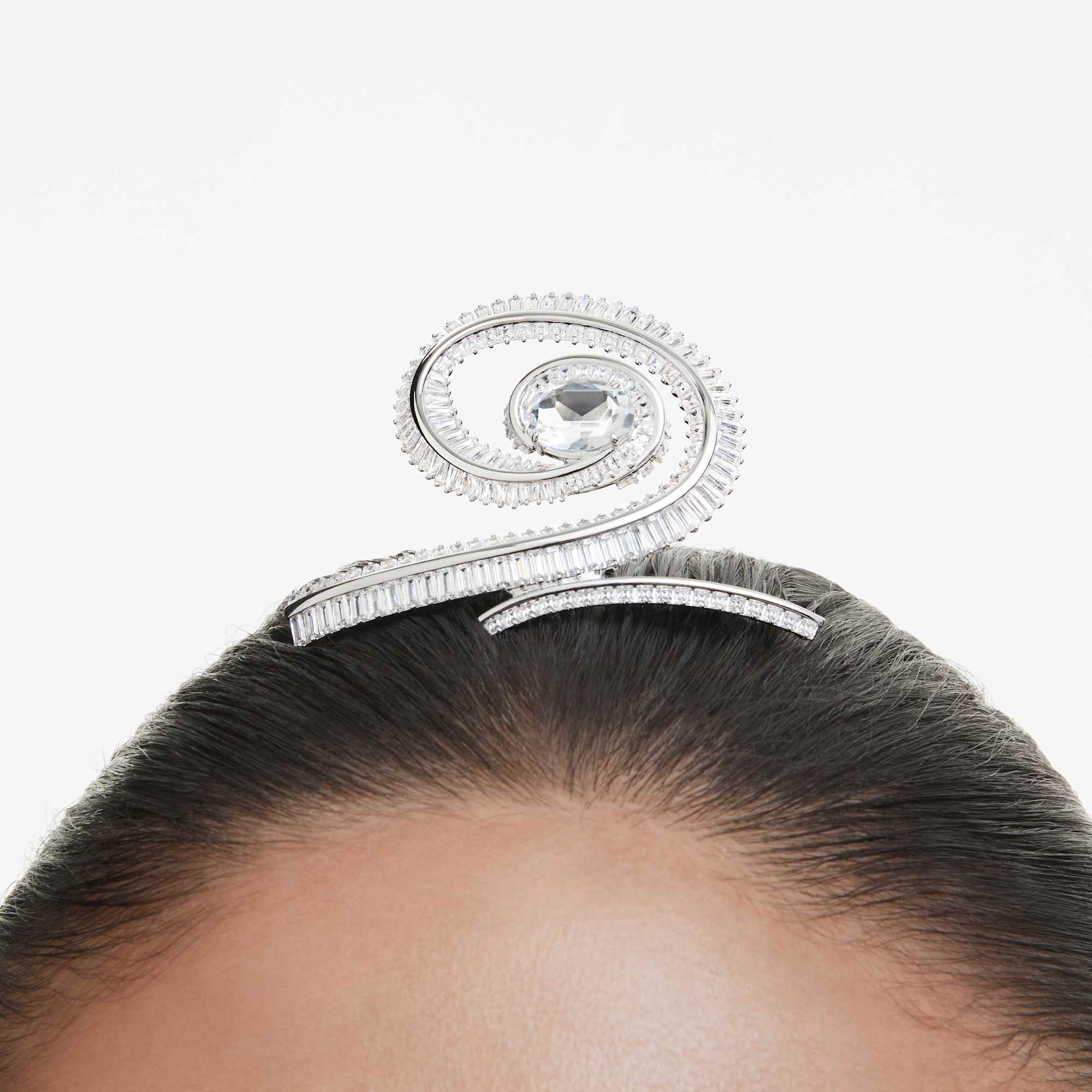 סיכות SS25 Capsule בציפוי רודיום מבריק SWAROVSKI